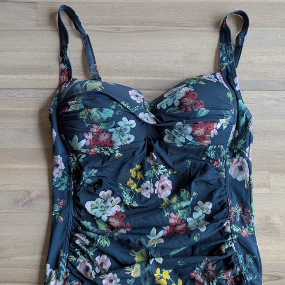 Nip Tuck Swimsuit (Sz 8) - Picture 2 of 8